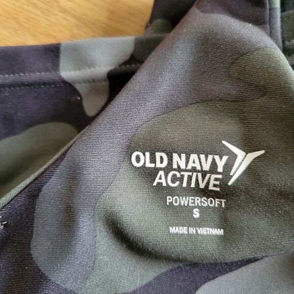 Old Navy Camo Powersoft Crop Top S - Picture 8 of 8